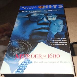 Warner Bros. Hits 'Murder at 1600' VHS